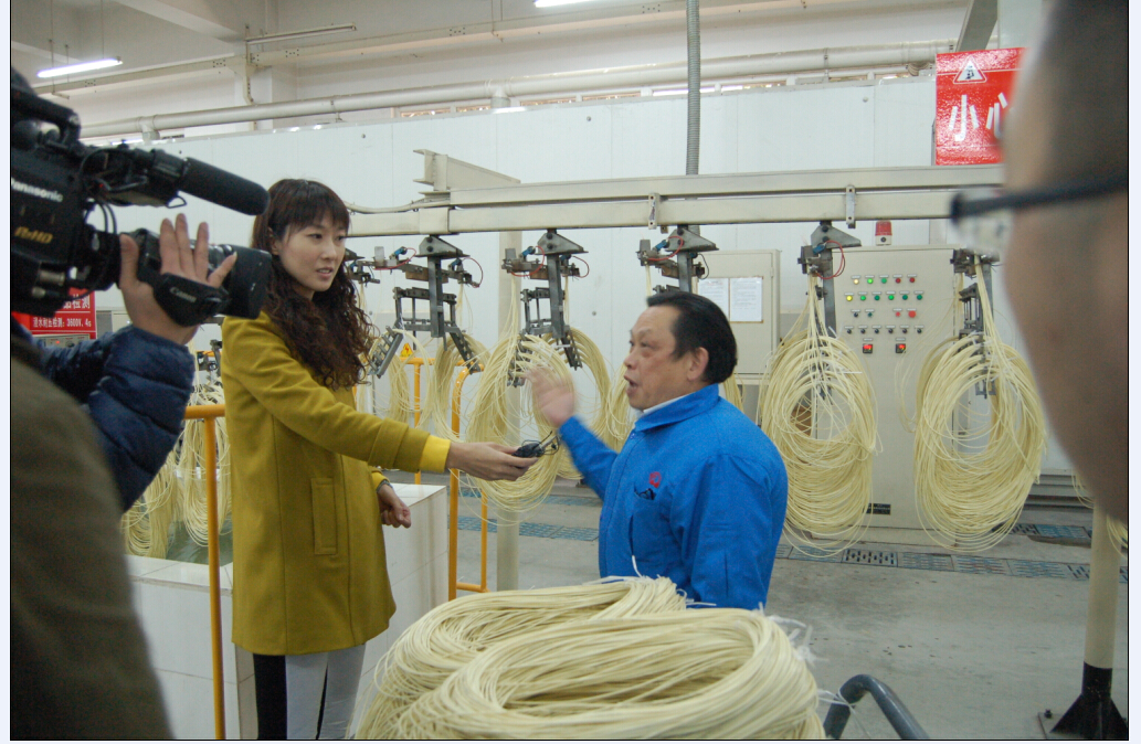 刘荣富董事长介绍发热线浸水试验 刘荣富董事长介绍发热线浸水试验