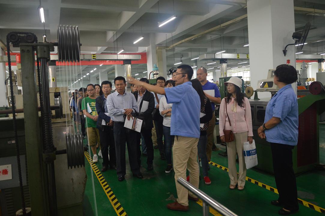 各单位工会代表参观成都MILAN米兰体育·（中国）官方网站集团生产车间