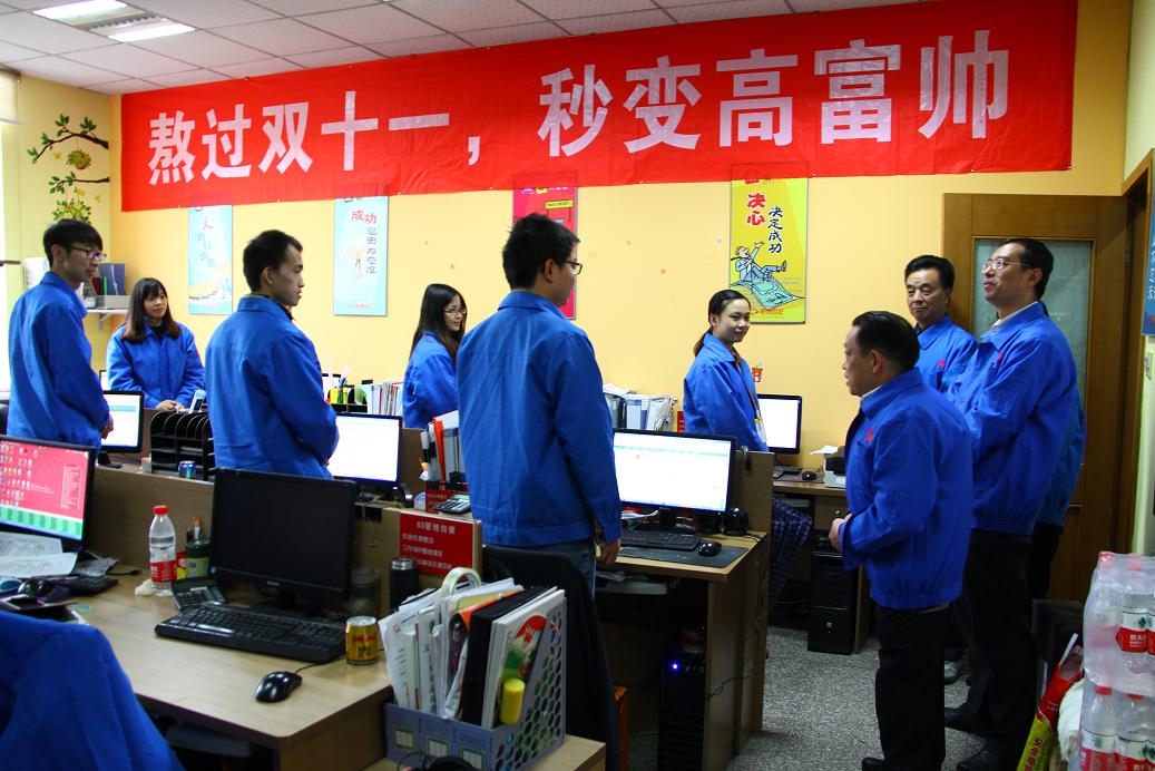 成都MILAN米兰体育·（中国）官方网站集团刘荣富董事长等领导到电子商务部表示祝贺