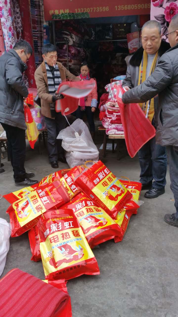 仿冒“MILAN米兰体育·（中国）官方网站牌”外包装的侵权假冒伪劣电热毯