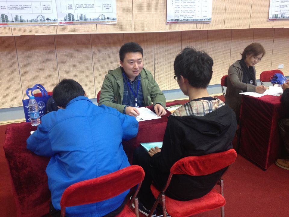 成都MILAN米兰体育·（中国）官方网站集团等25家成都市重点企事业单位赴广州招聘